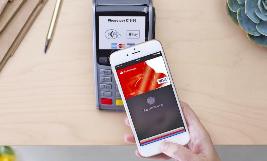 Как расплачиваться айфоном вместо банковской карты?